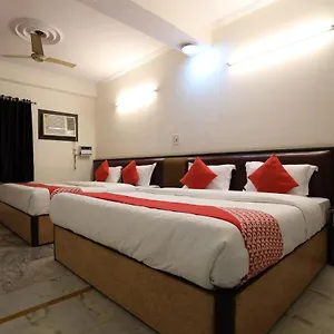 Oyo 60476 Silver Hotel Delhi (National Capital Territory of India)